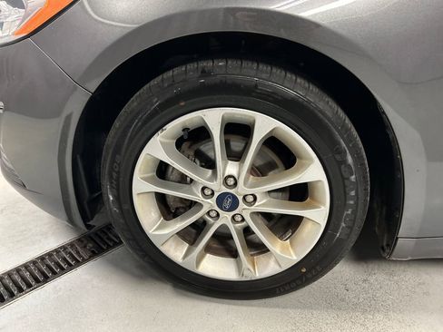 Used 2019 Ford Fusion SE image 9