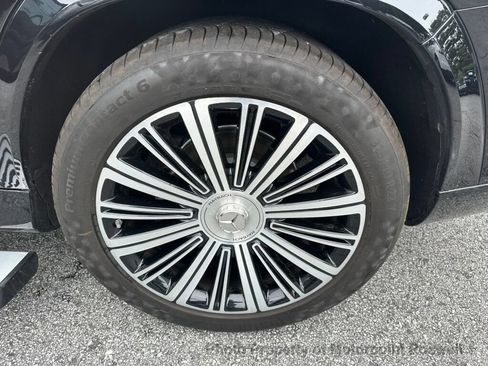 Used 2024 Mercedes-Benz Maybach GLS 600 4MATIC image 37