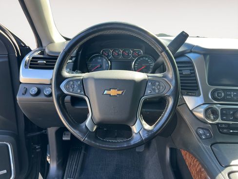 Used 2020 Chevrolet Suburban Premier image 12