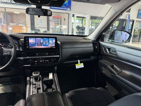 Used 2026 Nissan Pathfinder SV FWD image 30