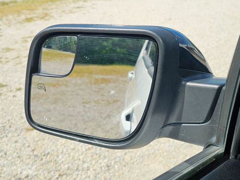 Used 2018 Ford Explorer XLT w/ Equipment Group 202A AWD/4WD image 38