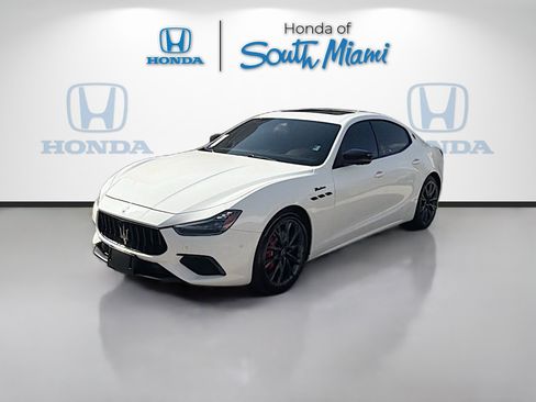 Used 2022 Maserati Ghibli Modena Q4 AWD/4WD image 3