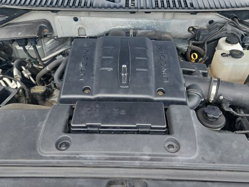 Used 2012 Lincoln Navigator 4WD image 30
