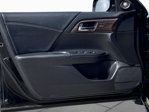 Used 2017 Honda Accord EX-L image 21