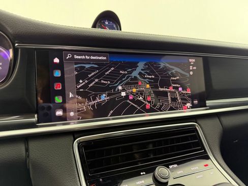 Used 2022 Porsche Panamera image 16