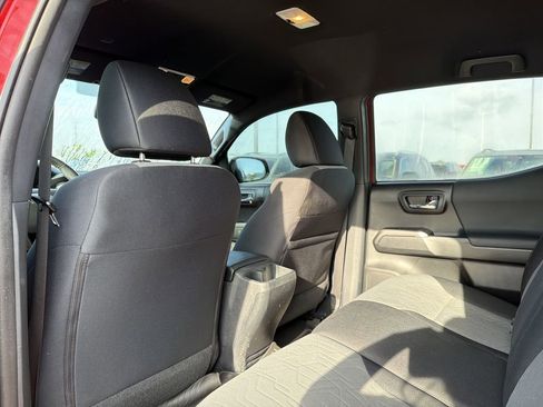 Used 2021 Toyota Tacoma TRD Off-Road AWD/4WD image 12