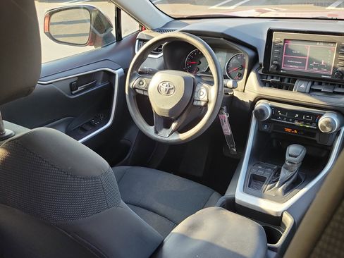 Used 2020 Toyota RAV4 LE FWD image 14