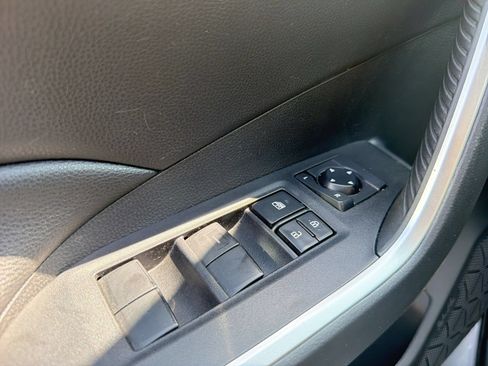 Used 2021 Toyota RAV4 LE FWD image 17