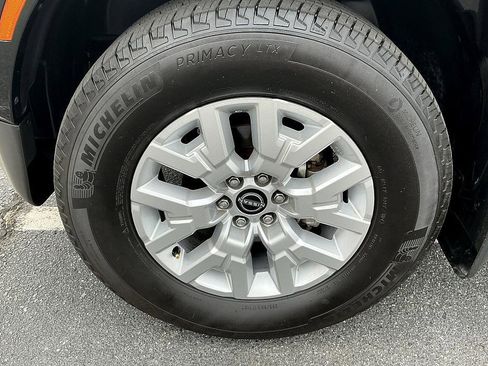 Used 2024 Nissan Frontier SV w/ Technology Package image 7