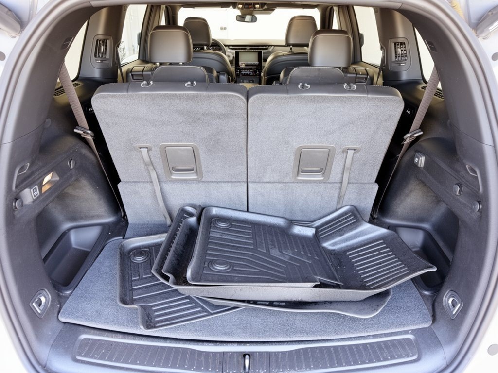 Used 2021 Jeep Grand Cherokee L Laredo RWD image 28