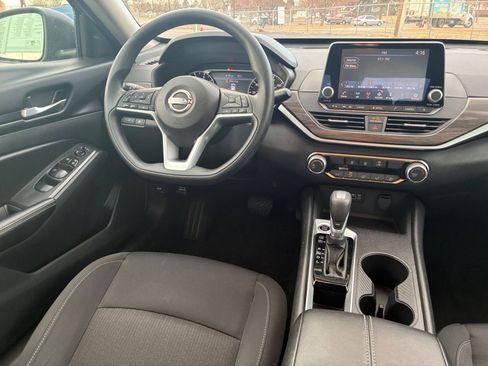 Used 2025 Nissan Altima 2.5 SV image 33