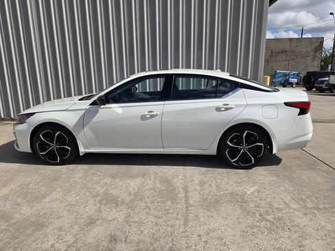 Used 2025 Nissan Altima 2.5 SR w/ SR Premium Package FWD image 7