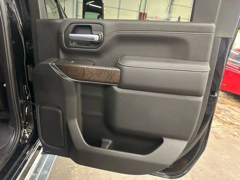 Used 2021 GMC Sierra 3500 Denali w/ Denali Ultimate Package image 24