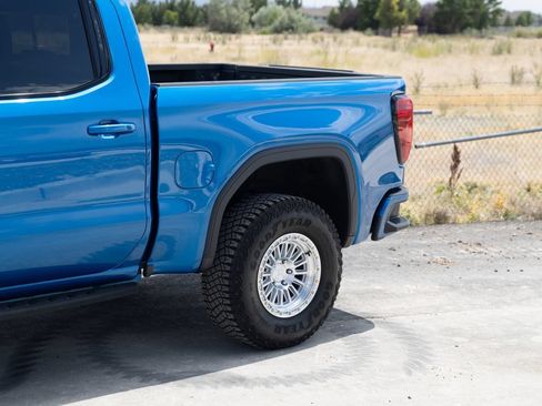 Used 2024 GMC Sierra 1500 AT4 w/ Technology Package AWD/4WD image 11