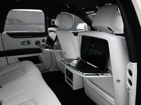 New 2027 Rolls-Royce Ghost Black Badge AWD/4WD image 30