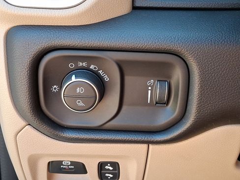 Used 2021 RAM 1500 Big Horn image 27