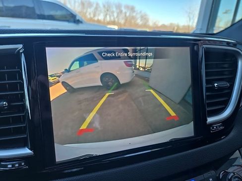 Used 2025 Chrysler Pacifica Select FWD image 51
