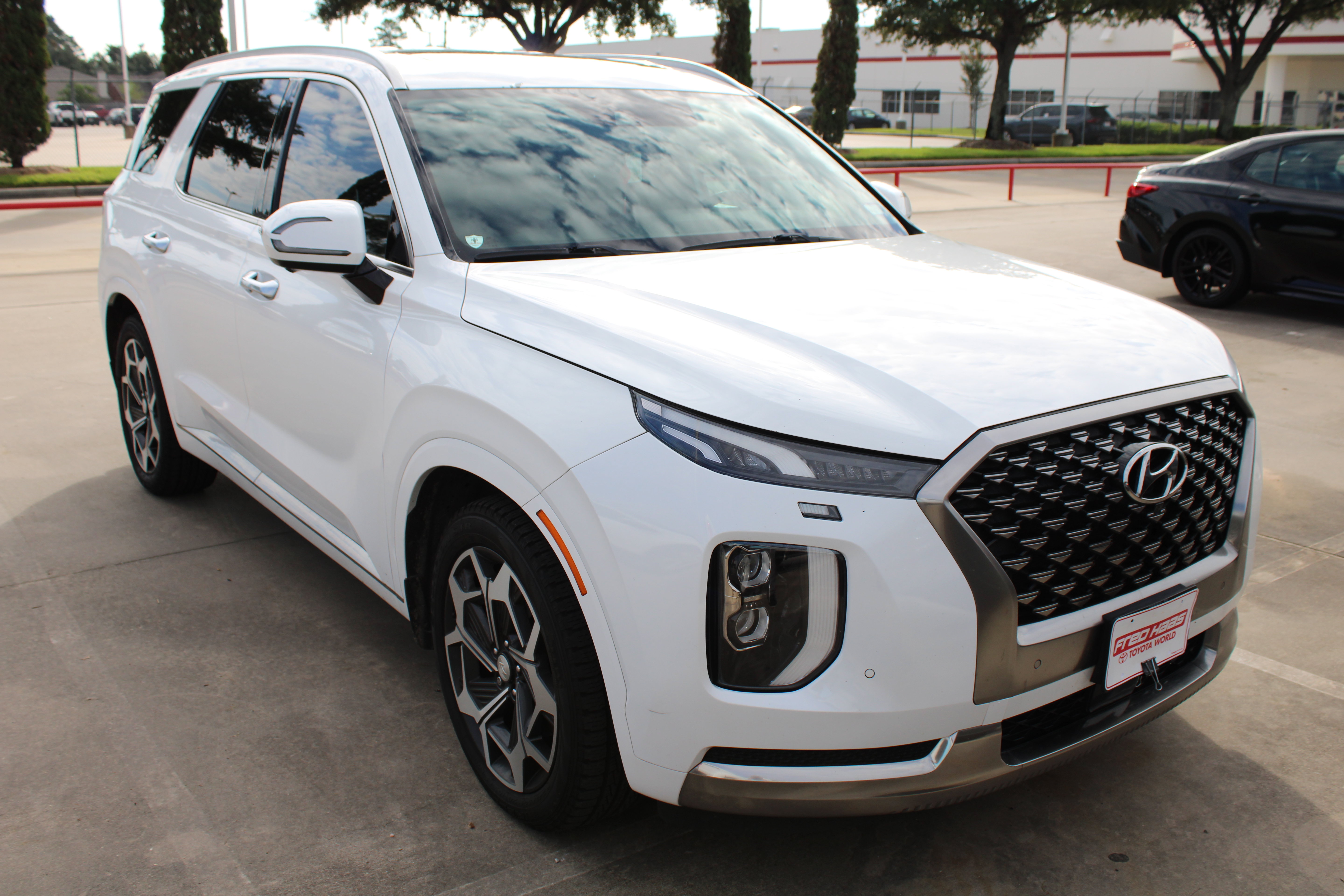 Used 2022 Hyundai Palisade Calligraphy AWD/4WD image 2