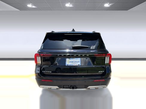 Used 2025 Ford Explorer Active w/ Active Comfort Package AWD/4WD image 9