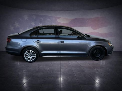 Used 2019 Toyota Camry SE image 6