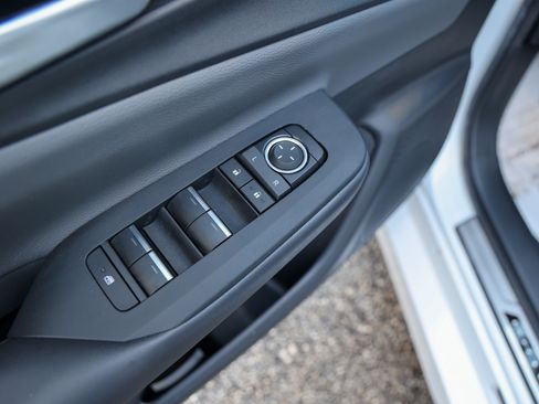 Used 2023 Toyota Prius XLE FWD image 34