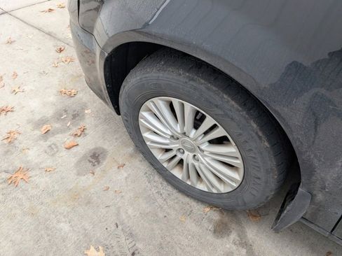 Used 2013 Chrysler Town & Country Limited w/ Luxury Group image 8