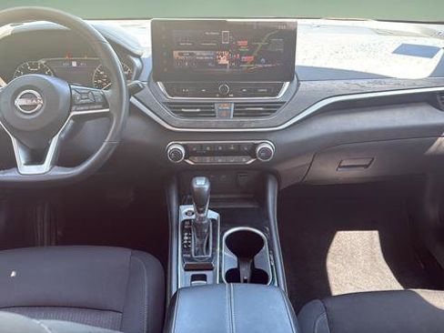 Used 2023 Nissan Altima 2.5 SV w/ SV Premium Package FWD image 7