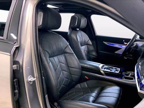 Certified 2023 BMW 760i xDrive AWD/4WD image 8