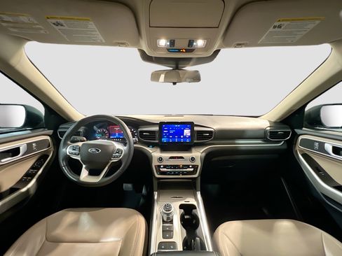 Used 2021 Ford Explorer XLT w/ Equipment Group 202A image 16