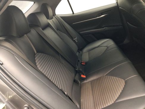 Used 2019 Toyota Camry SE FWD image 19