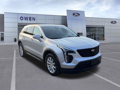 Used 2020 Cadillac XT4 Luxury w/ Cold Weather Package AWD/4WD image 3