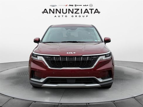 Used 2024 Kia Carnival EX image 8