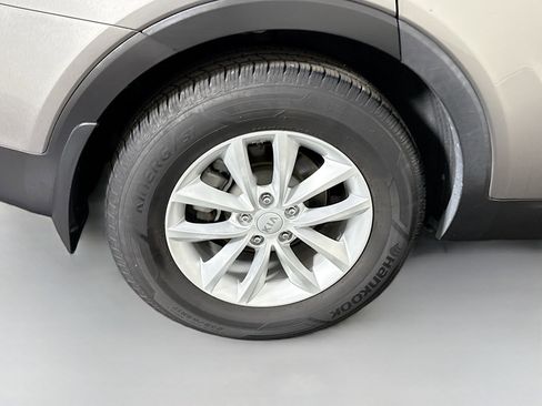 Used 2018 Kia Sorento FWD image 32