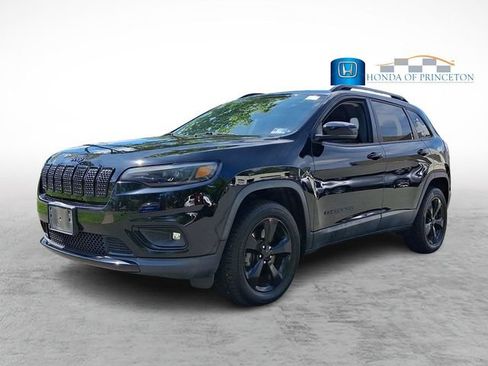 Used 2019 Jeep Cherokee Latitude Plus AWD/4WD image 3