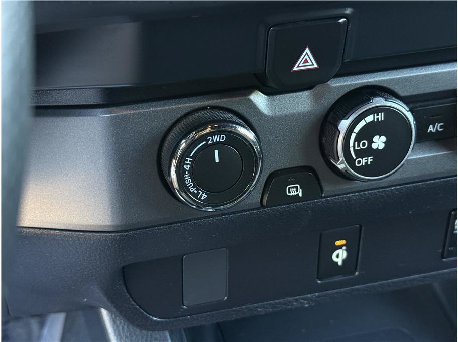 Used 2019 Toyota Tacoma TRD Sport AWD/4WD image 17
