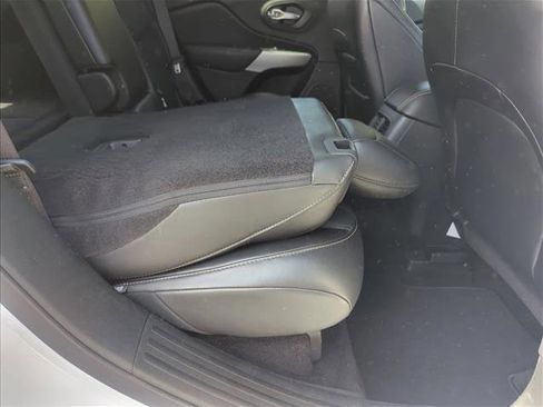 Used 2018 Jeep Cherokee Latitude Plus image 21