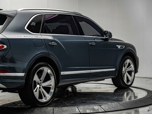 Used 2023 Bentley Bentayga Extended Wheelbase AWD/4WD image 18