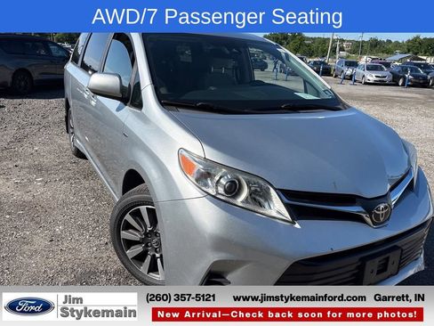 Used 2019 Toyota Sienna LE AWD/4WD image 2