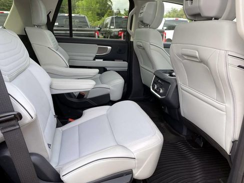 Used 2026 Ford Expedition Platinum w/ Platinum Ultimate Package AWD/4WD image 26