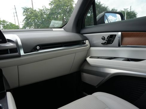 Used 2026 Cadillac Vistiq Sport AWD/4WD image 9