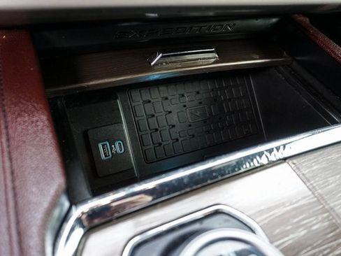 Used 2022 Ford Expedition Max Limited image 28