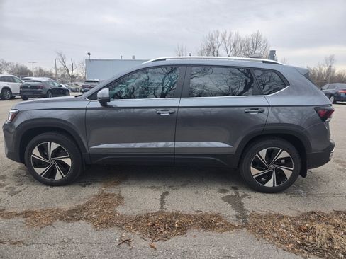 New 2026 Volkswagen Taos SE AWD/4WD image 2