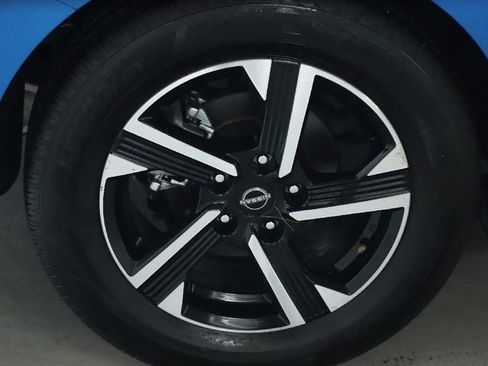 Used 2025 Nissan Sentra SV FWD image 12