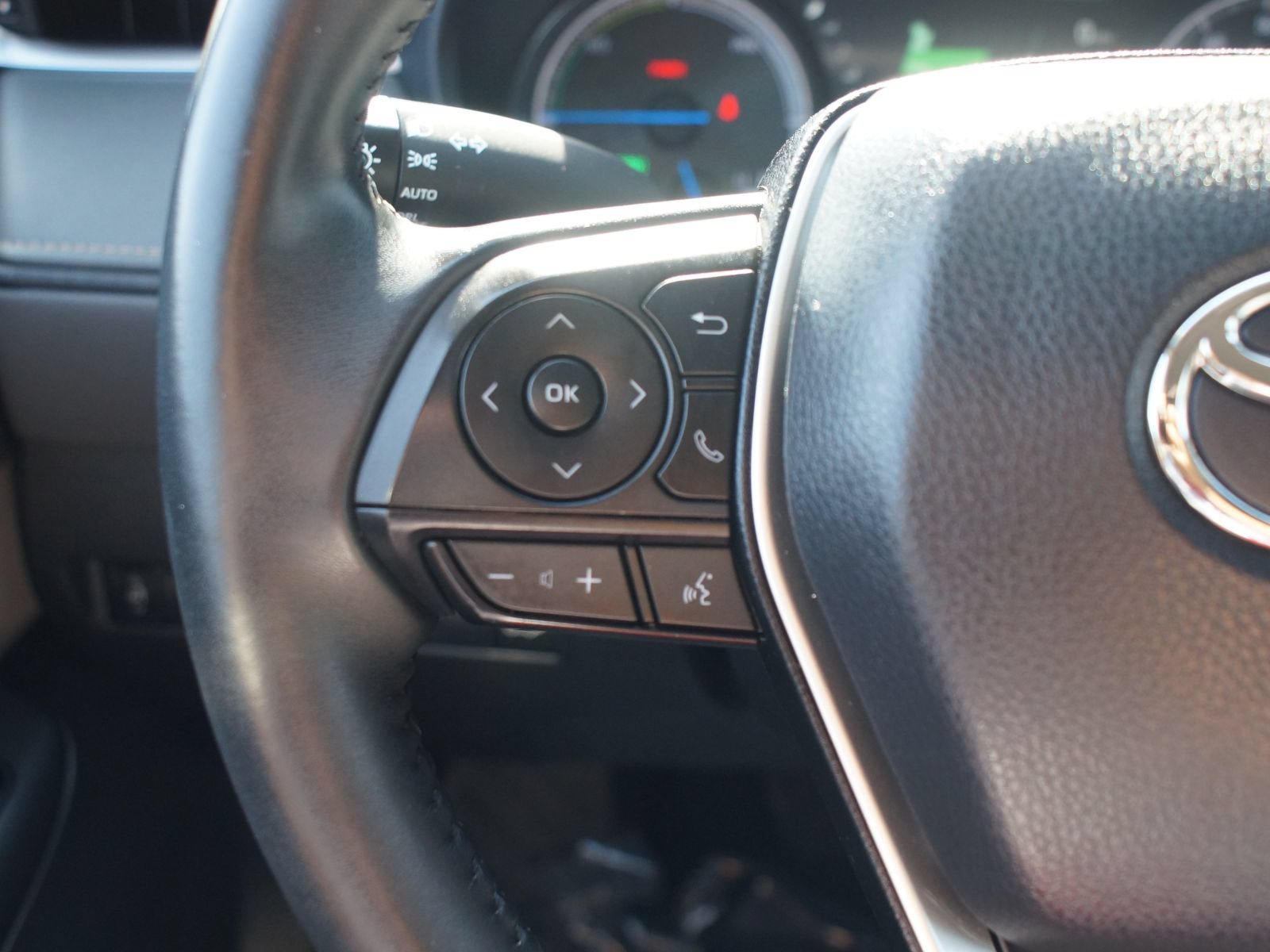Used 2023 Toyota Venza LE AWD/4WD image 9