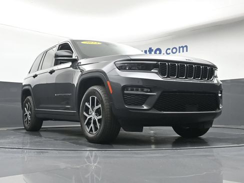 Used 2023 Jeep Grand Cherokee Limited AWD/4WD image 27