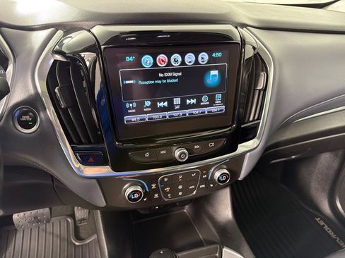 Used 2018 Chevrolet Traverse LT FWD image 16