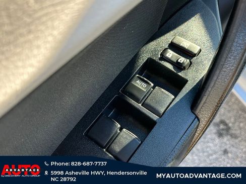 Used 2018 Toyota Corolla LE image 19