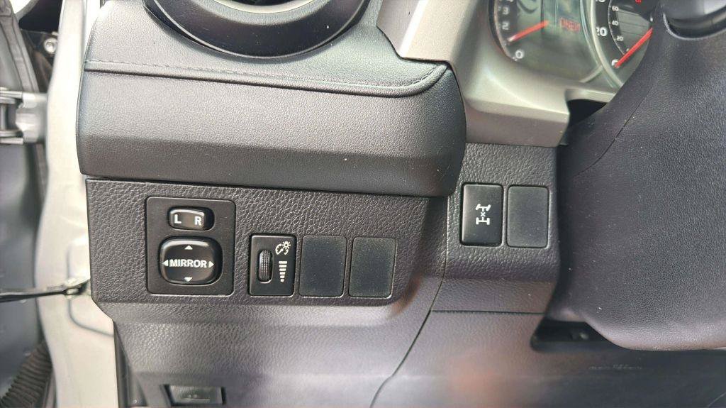 Used 2016 Toyota RAV4 LE AWD/4WD image 25