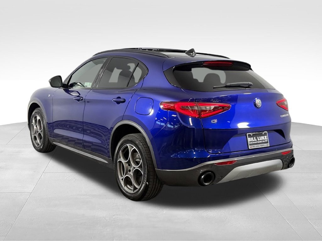 Used 2022 Alfa Romeo Stelvio Ti AWD/4WD image 9
