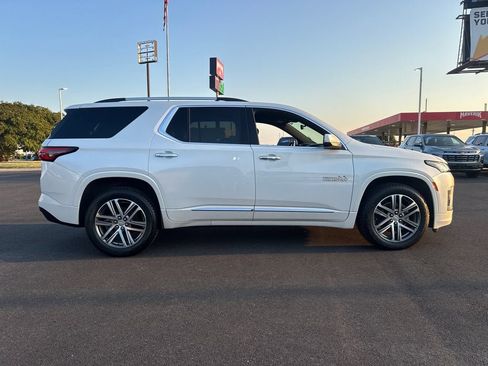 Used 2023 Chevrolet Traverse High Country FWD image 9